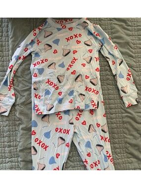 Light Blue 'XOXO' Heart & Kiss Kids Pajama Set